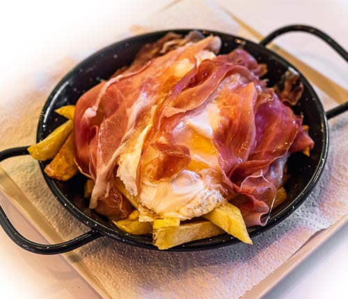 huevos_rotos_jamon_restaurante_peruano_acordes_castellon